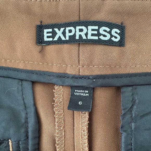 EXPRESS Low Rise Shorts. Size 6 - Picture 3 of 4